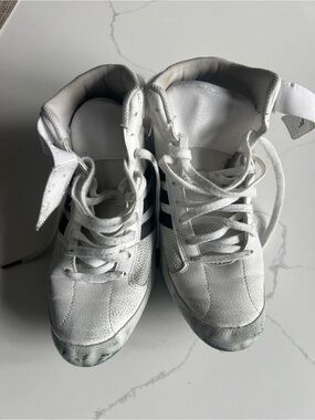 ADIDAS Men’s  HVC Wrestling Shoes . White/Black Size 7